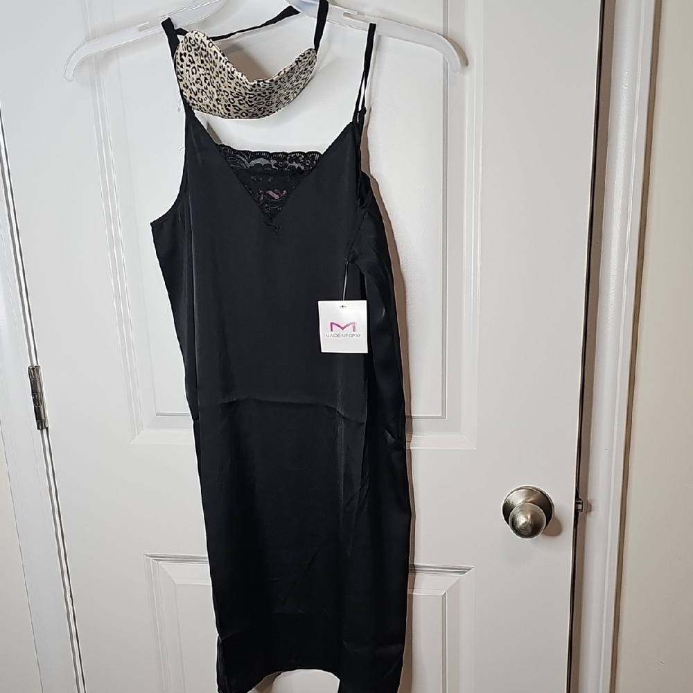 Maidenform Black Garment with Pink Logo
